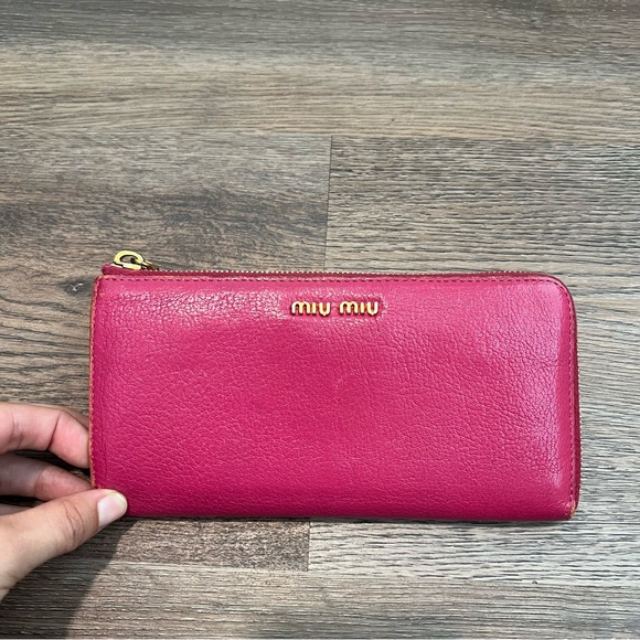 Miu Miu Madras long zip-around wallet in peonia pink goatskin leather barbiecore - Picture 3 of 13